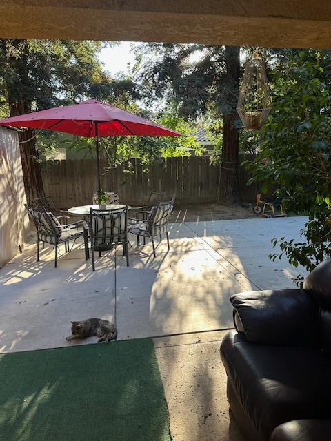 6675 N Lola Ave, Fresno, CA 93722