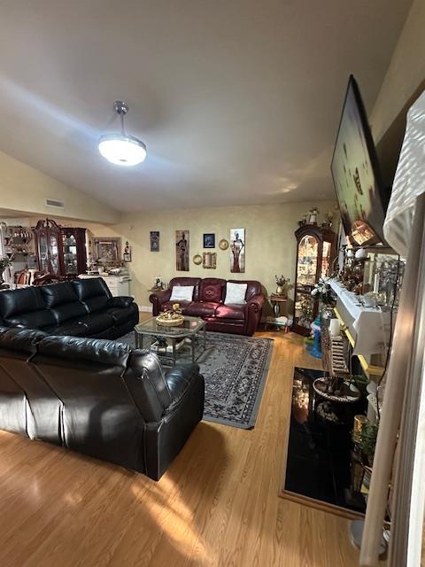 6675 N Lola Ave, Fresno, CA 93722