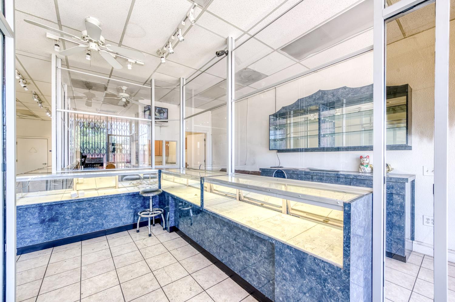 2403 E Clinton Ave, Fresno, CA 93703