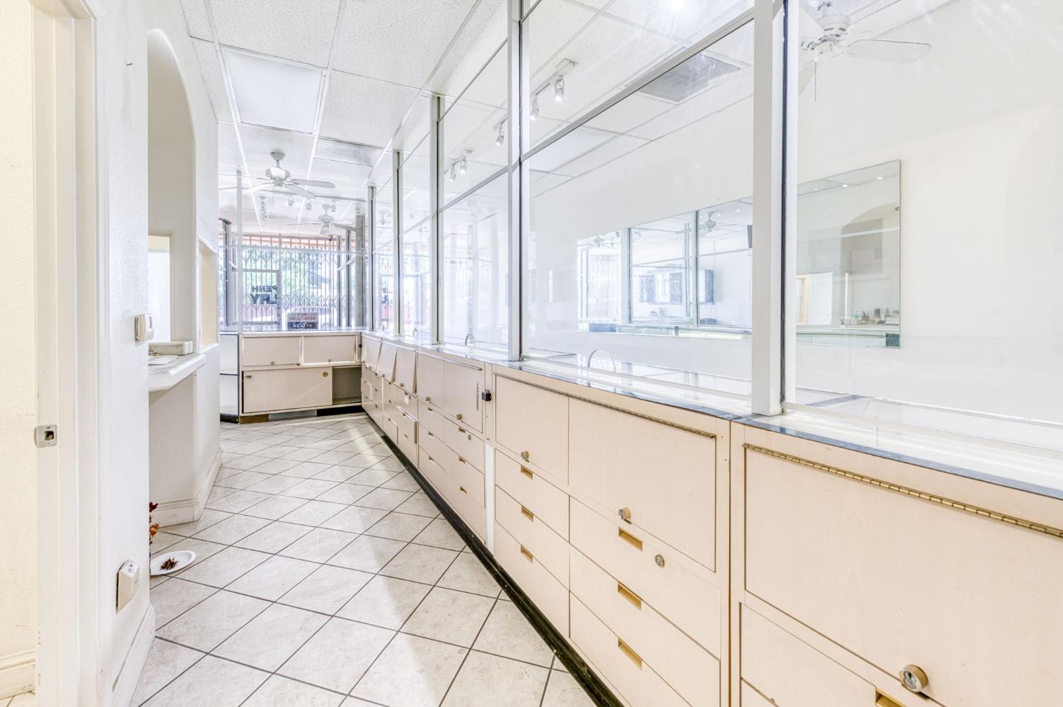 2403 E Clinton Ave, Fresno, CA 93703