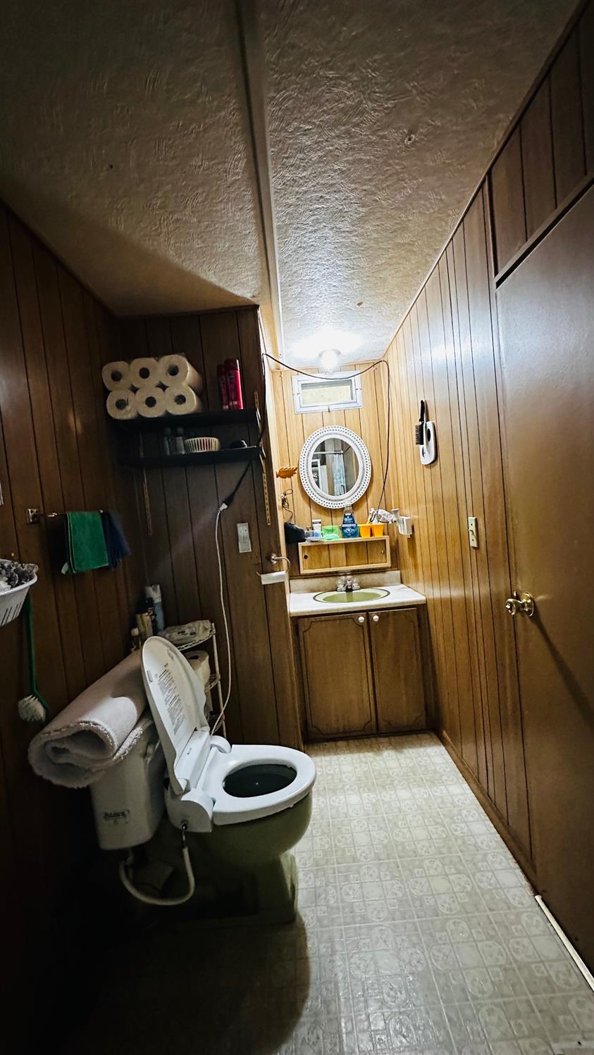 70 N Oak Ave, Hayfork, CA 96041