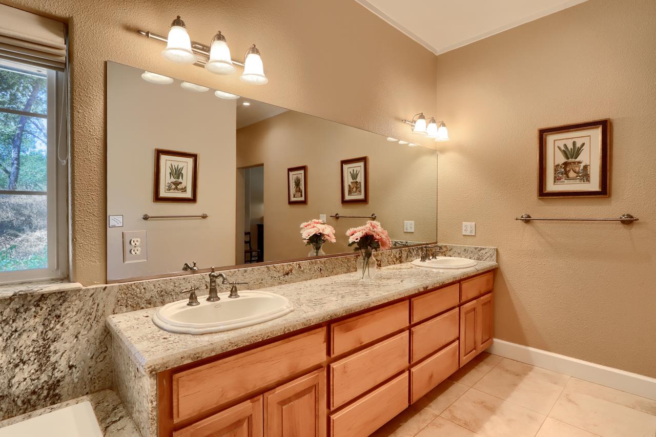 7551 Hunters Valley Rd, Mariposa, CA 95338