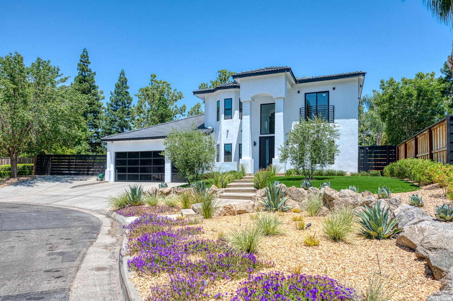 1292 E Valley Forge Dr, Fresno, CA 93720