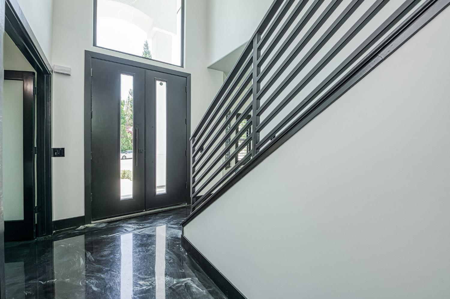 1292 E Valley Forge Dr, Fresno, CA 93720