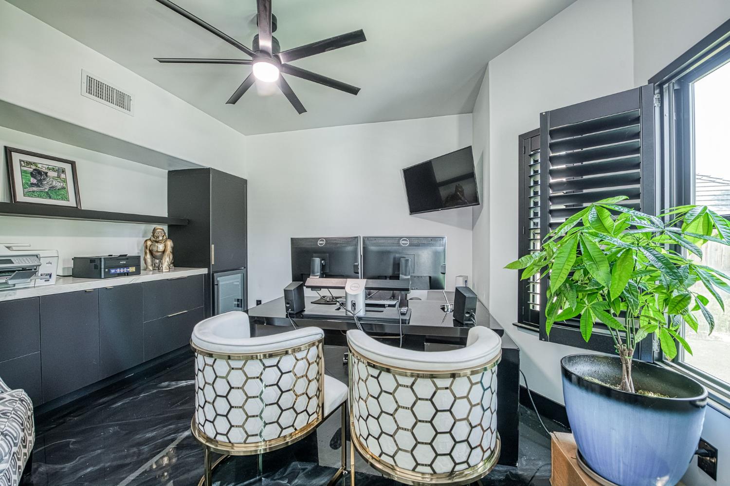 1292 E Valley Forge Dr, Fresno, CA 93720