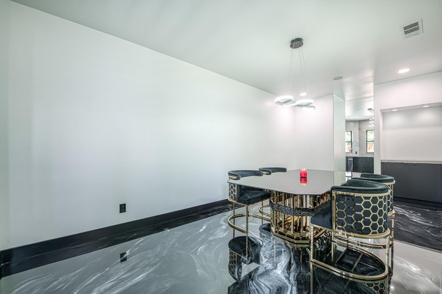 1292 E Valley Forge Dr, Fresno, CA 93720