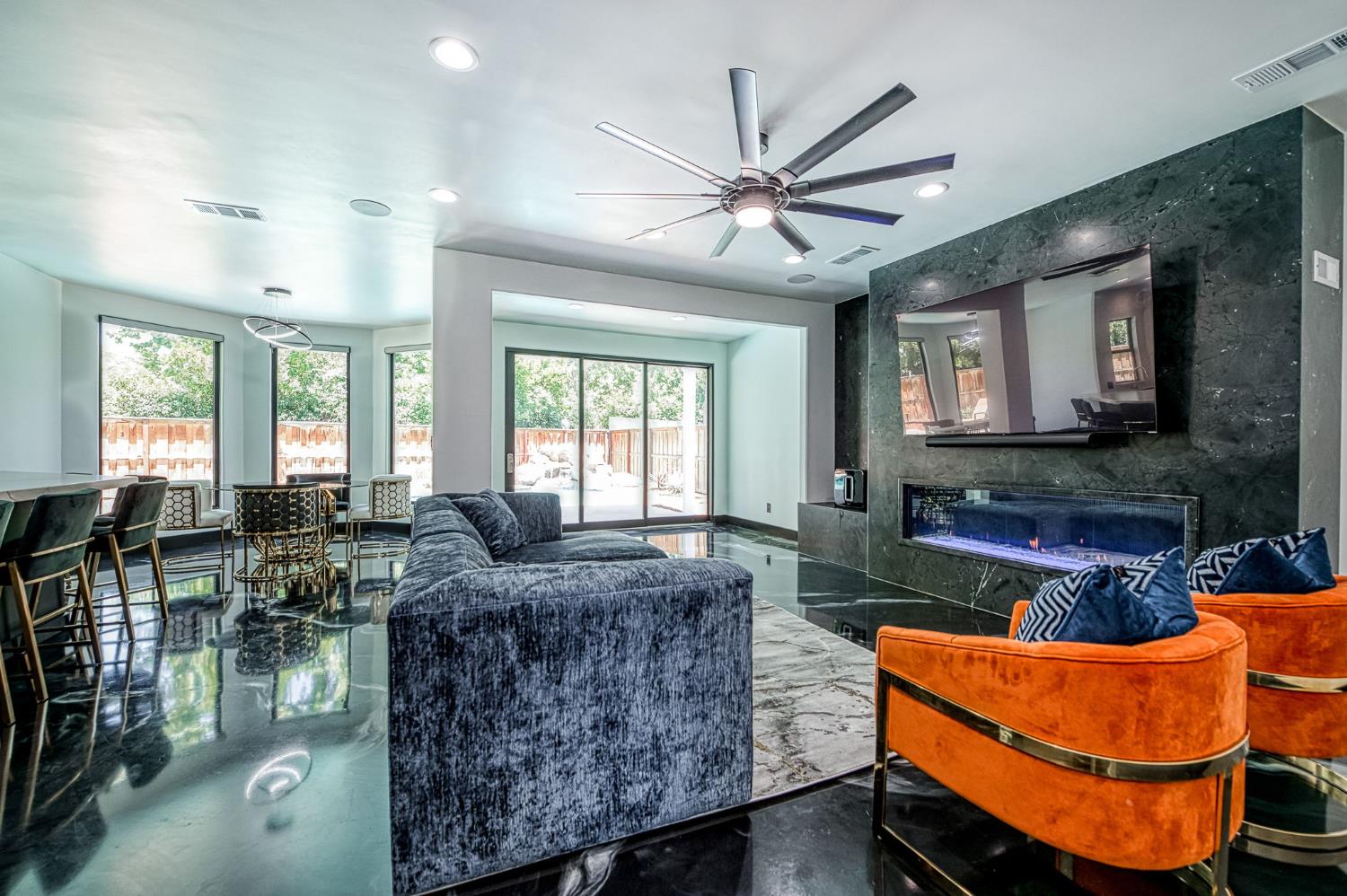 1292 E Valley Forge Dr, Fresno, CA 93720