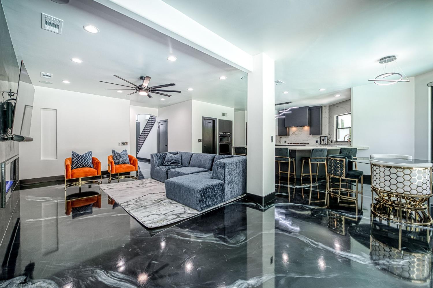 1292 E Valley Forge Dr, Fresno, CA 93720