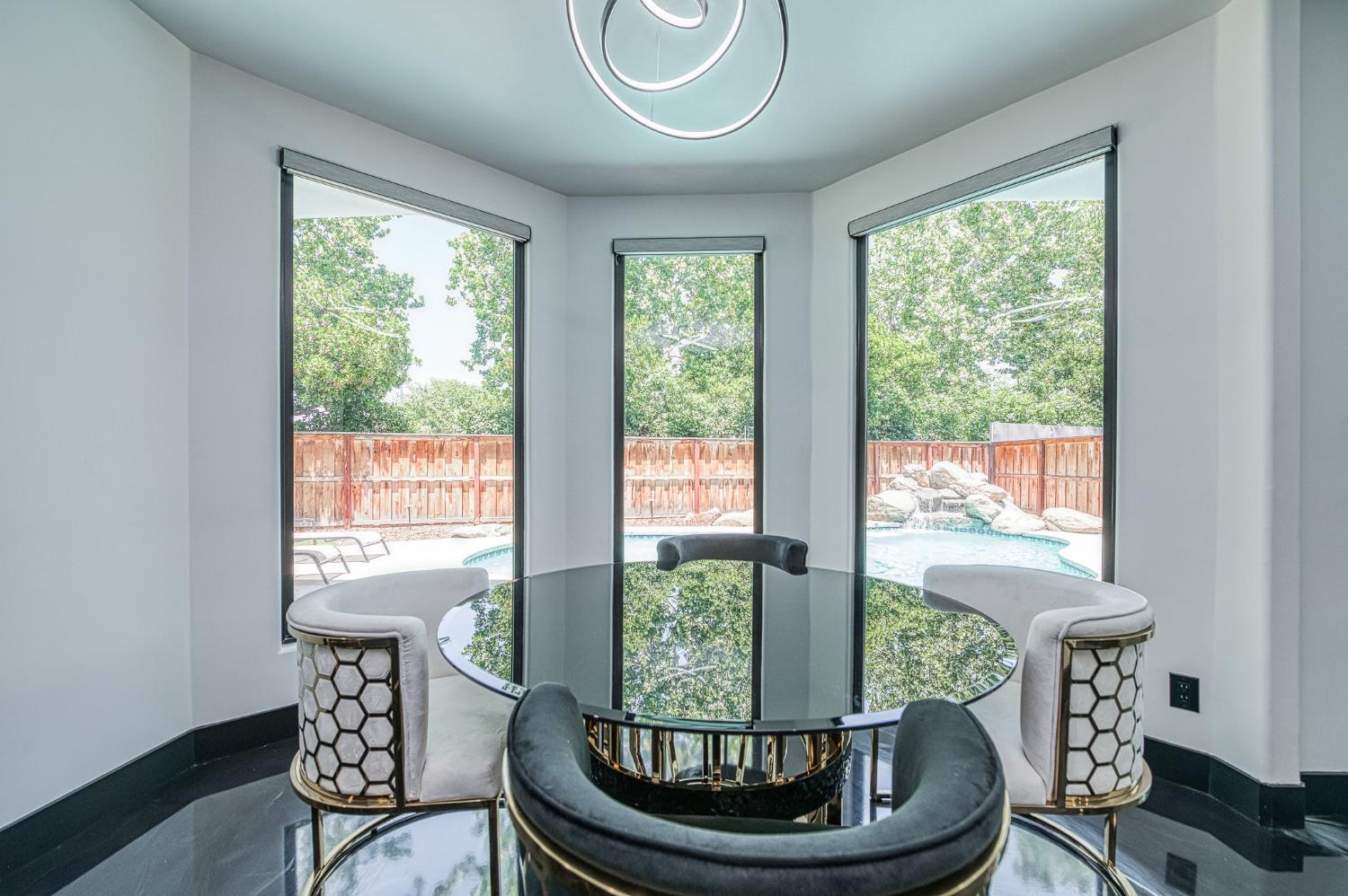 1292 E Valley Forge Dr, Fresno, CA 93720