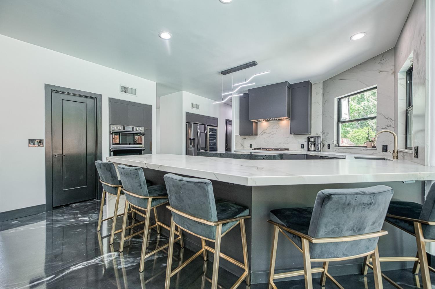 1292 E Valley Forge Dr, Fresno, CA 93720