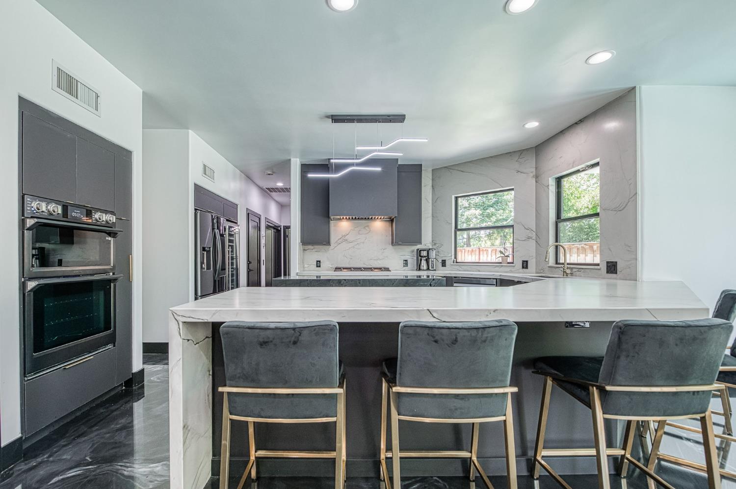 1292 E Valley Forge Dr, Fresno, CA 93720