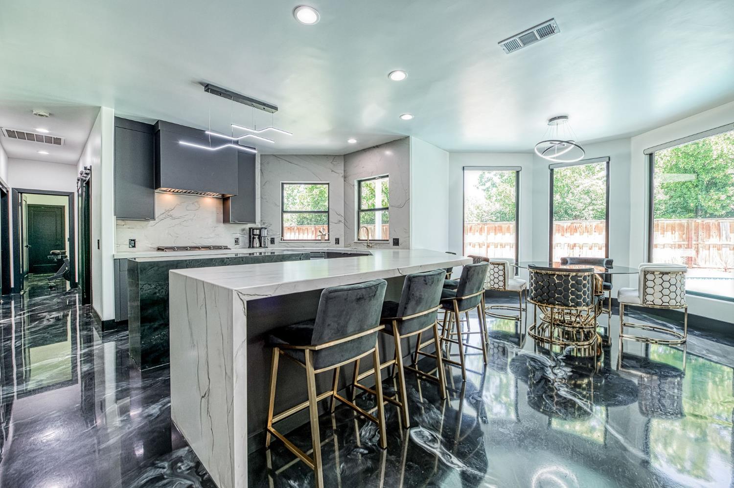 1292 E Valley Forge Dr, Fresno, CA 93720