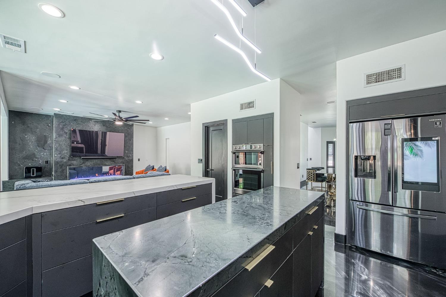 1292 E Valley Forge Dr, Fresno, CA 93720