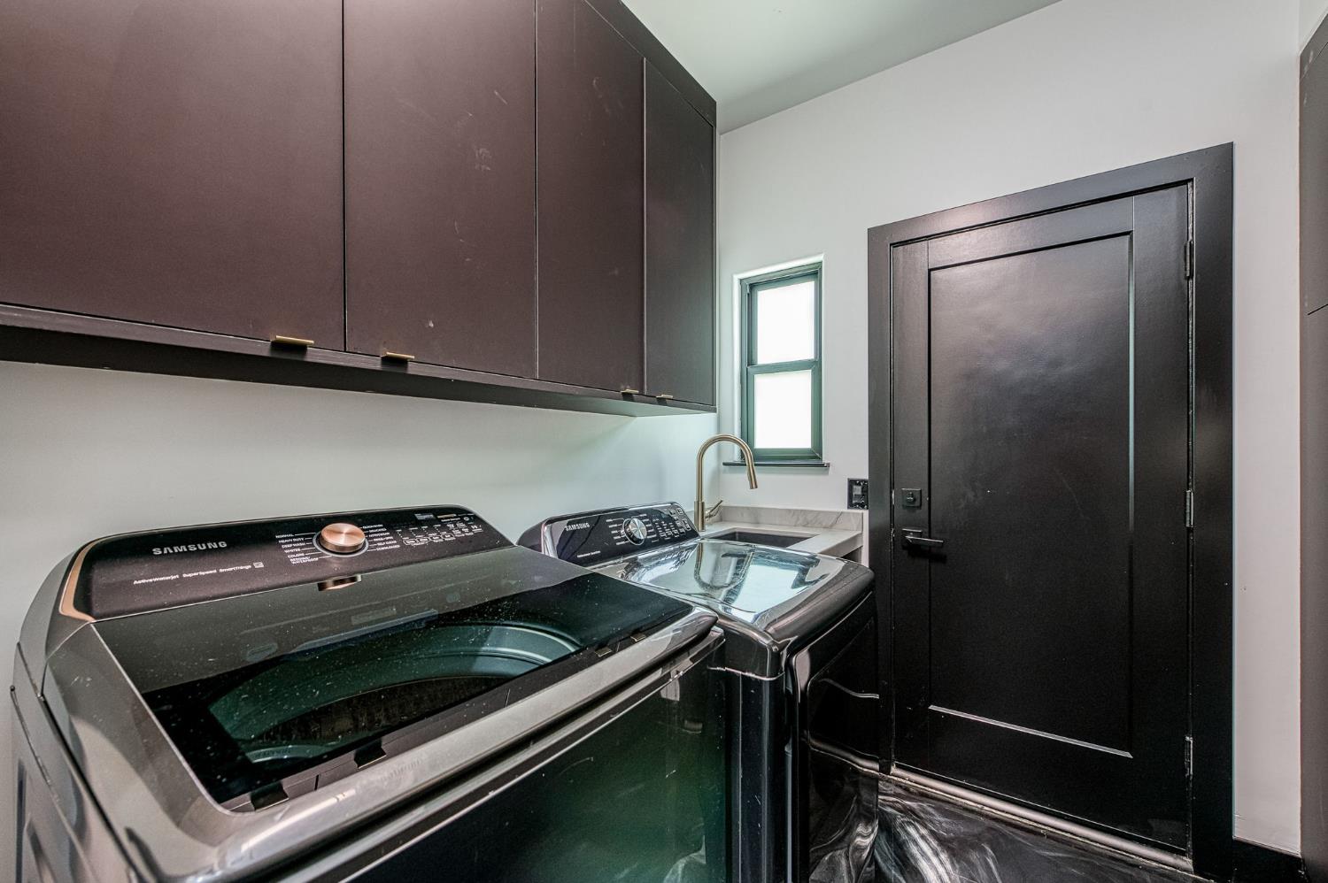 1292 E Valley Forge Dr, Fresno, CA 93720