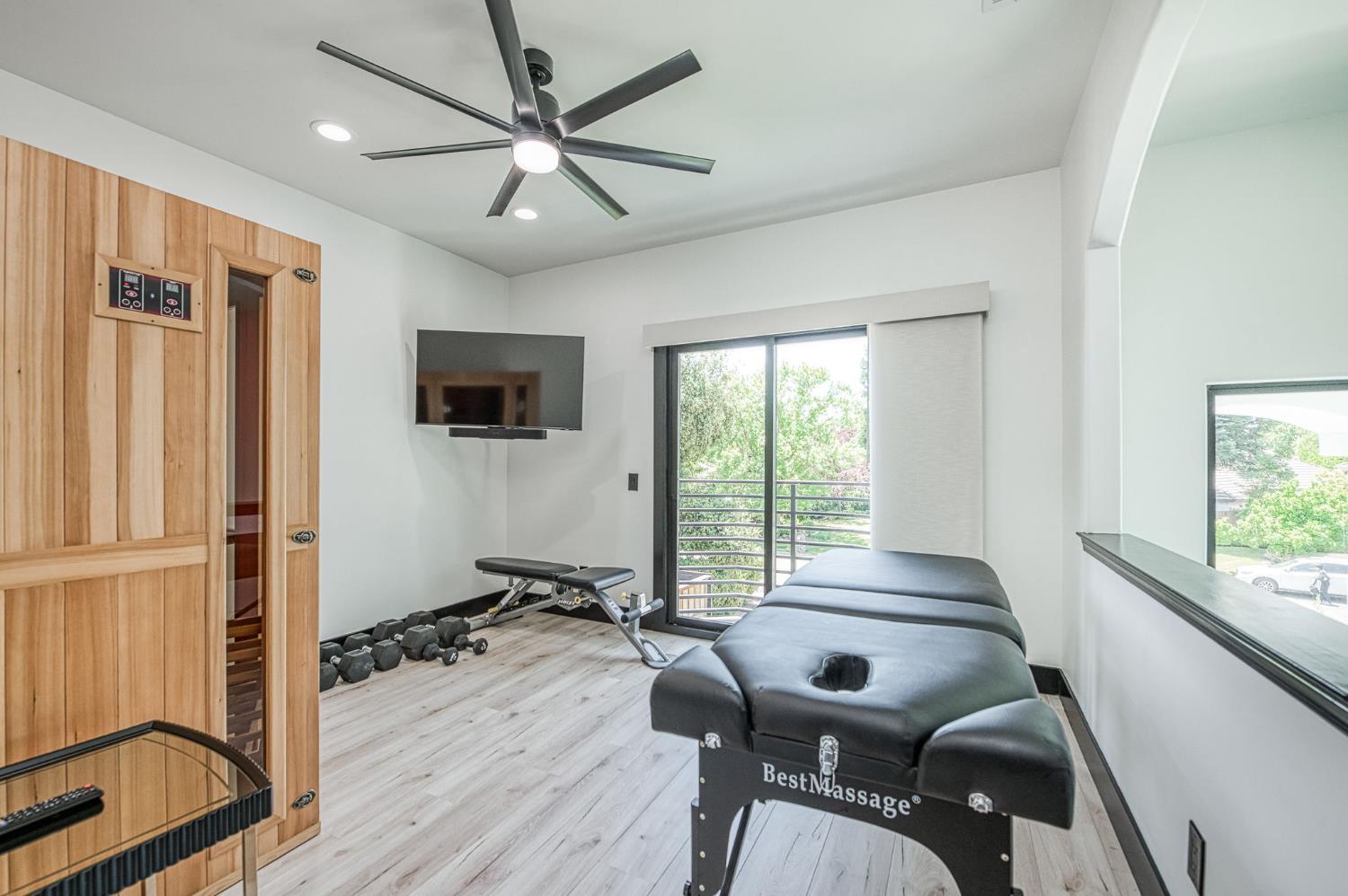 1292 E Valley Forge Dr, Fresno, CA 93720