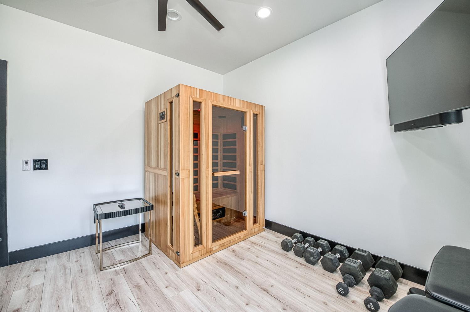 1292 E Valley Forge Dr, Fresno, CA 93720