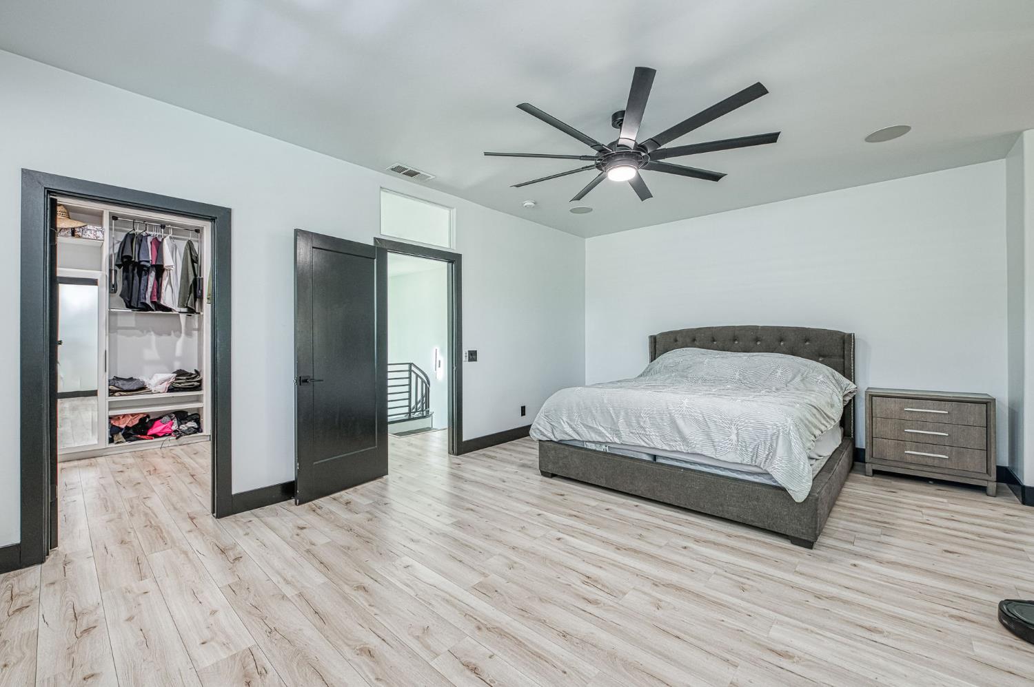 1292 E Valley Forge Dr, Fresno, CA 93720