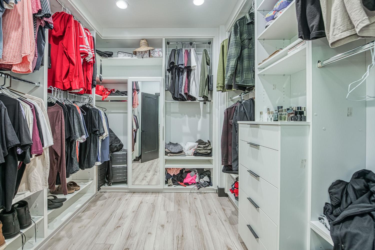 1292 E Valley Forge Dr, Fresno, CA 93720