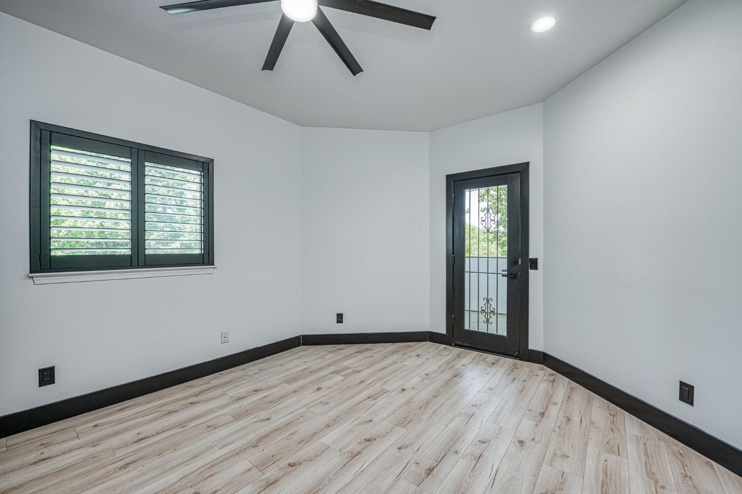 1292 E Valley Forge Dr, Fresno, CA 93720