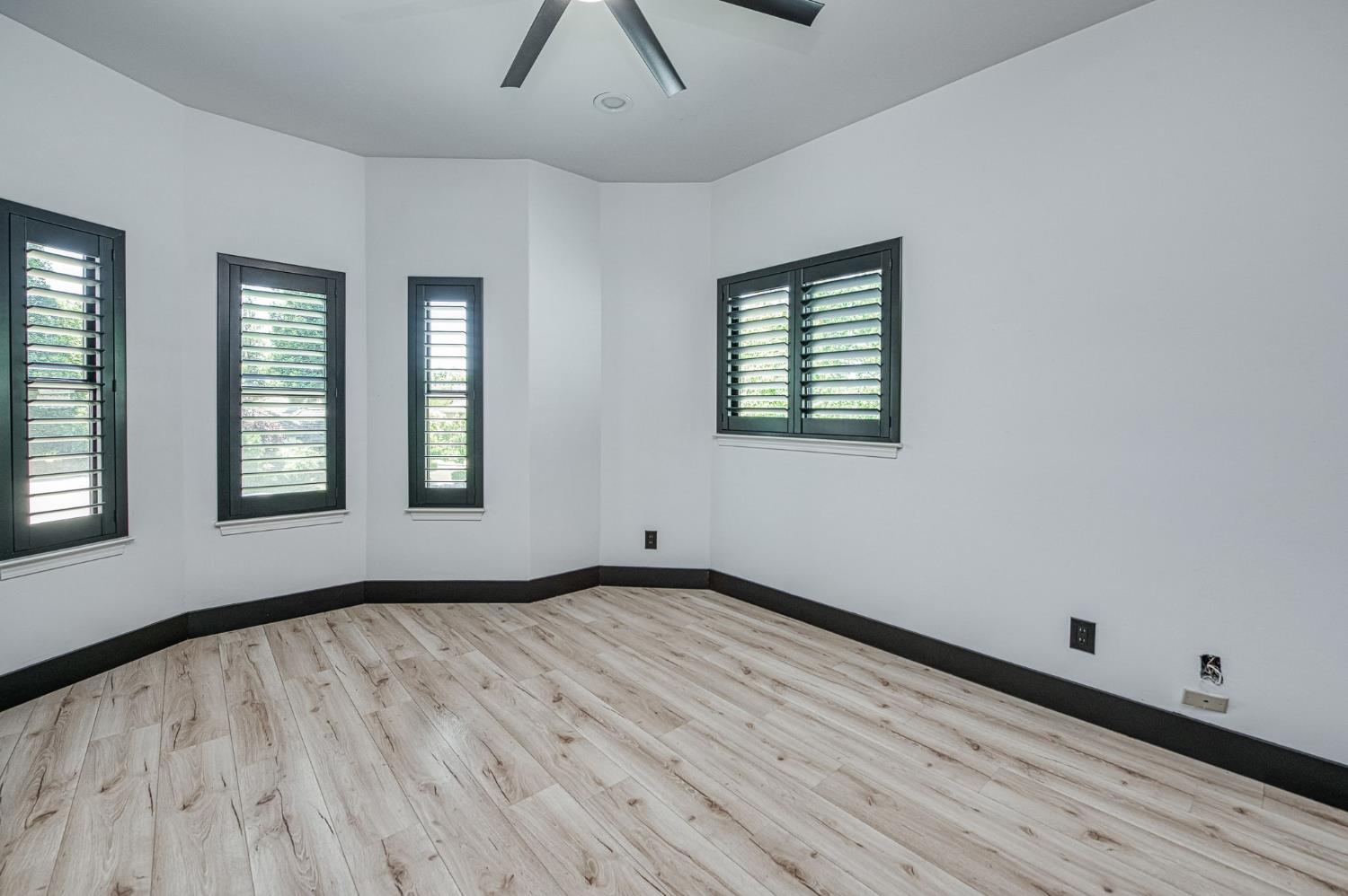 1292 E Valley Forge Dr, Fresno, CA 93720