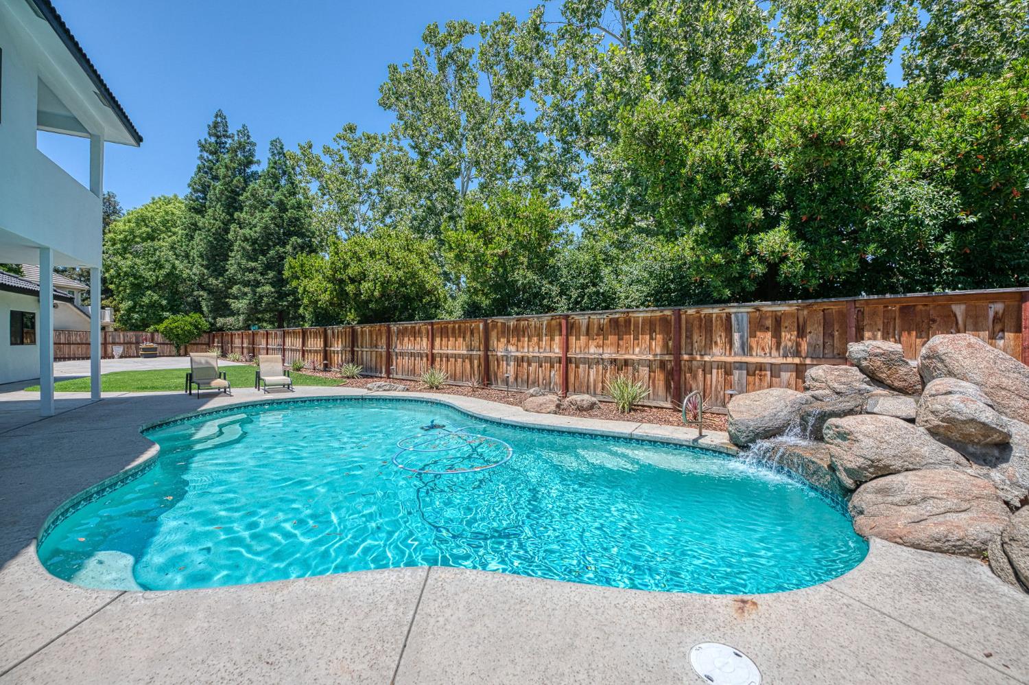 1292 E Valley Forge Dr, Fresno, CA 93720