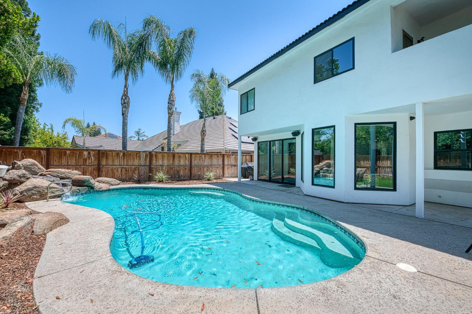 1292 E Valley Forge Dr, Fresno, CA 93720