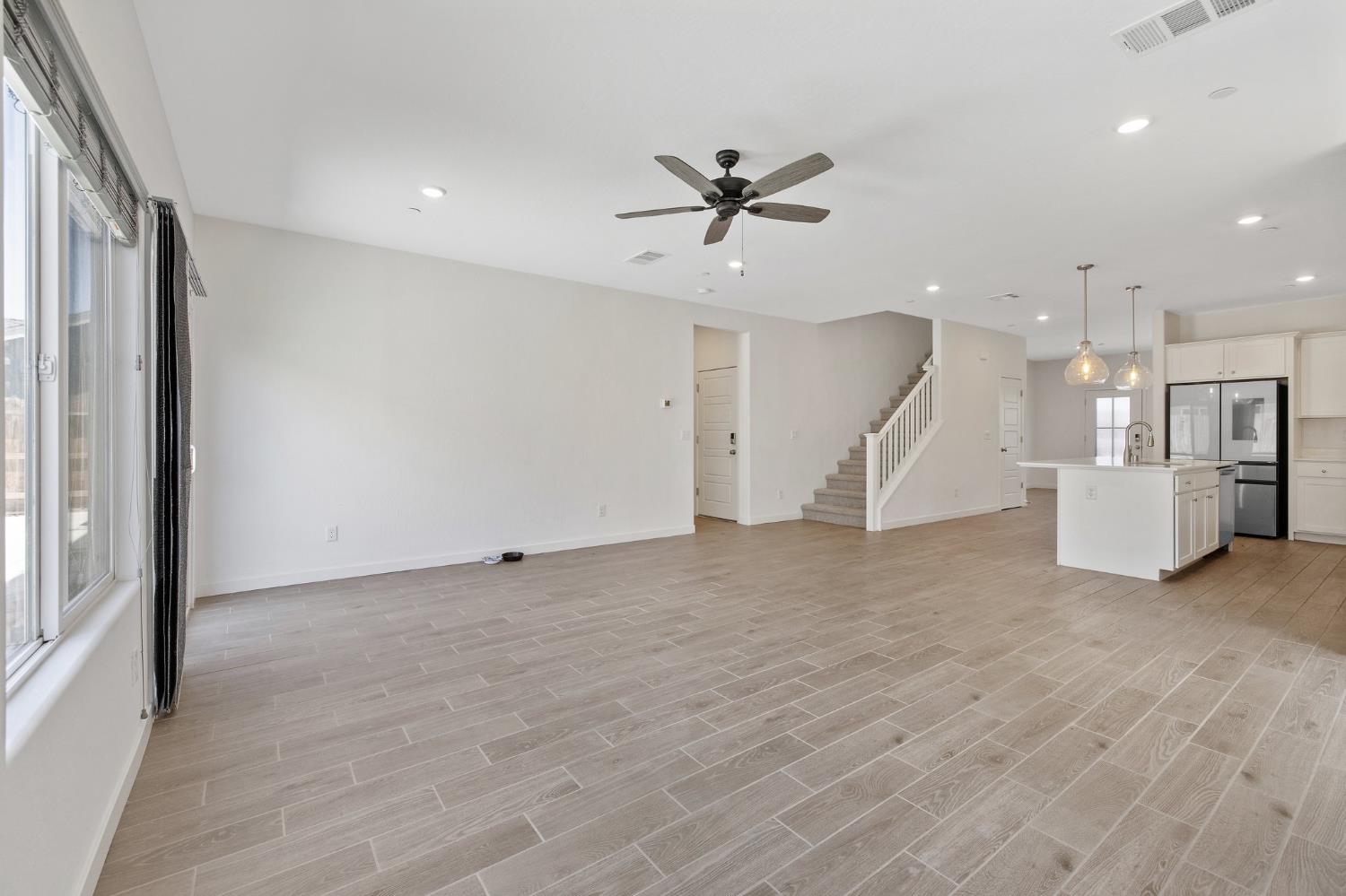 1754 N Aster Lake Rd, Hanford, CA 93230