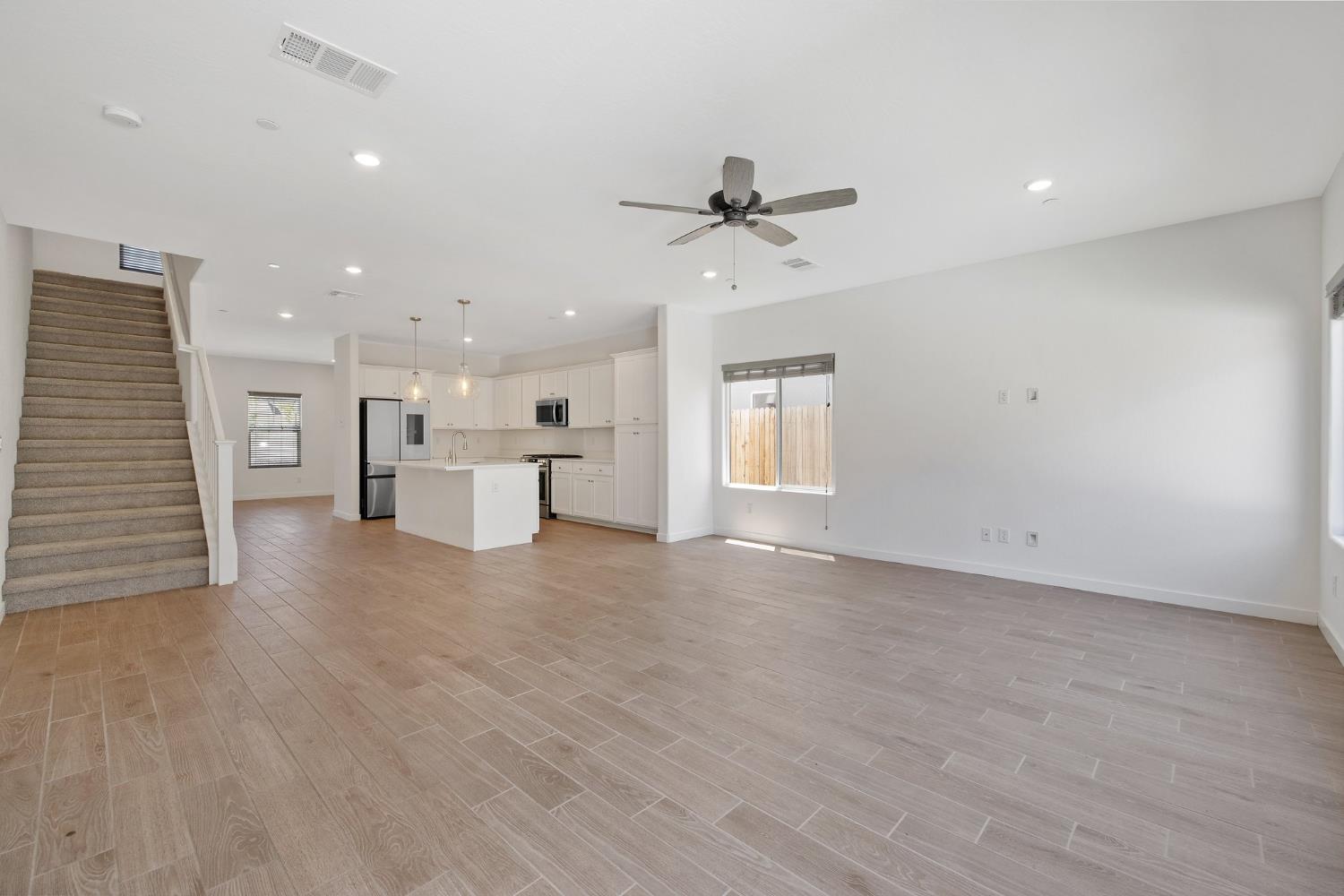 1754 N Aster Lake Rd, Hanford, CA 93230