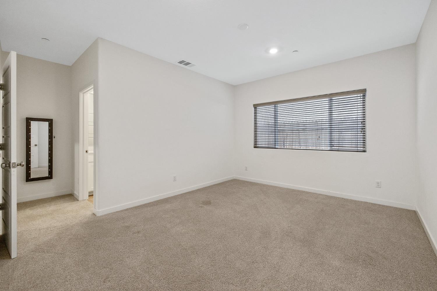 1754 N Aster Lake Rd, Hanford, CA 93230