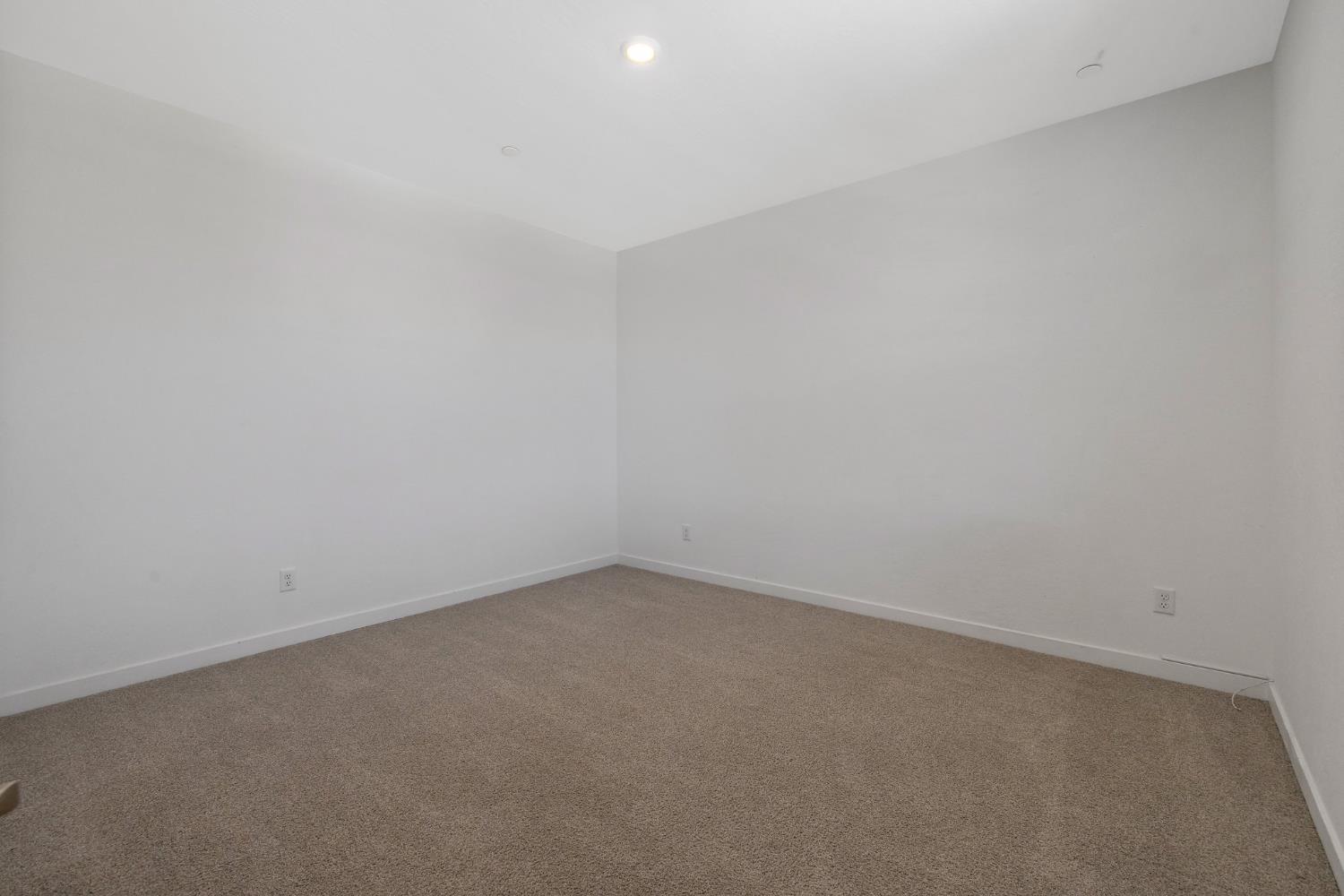 1754 N Aster Lake Rd, Hanford, CA 93230