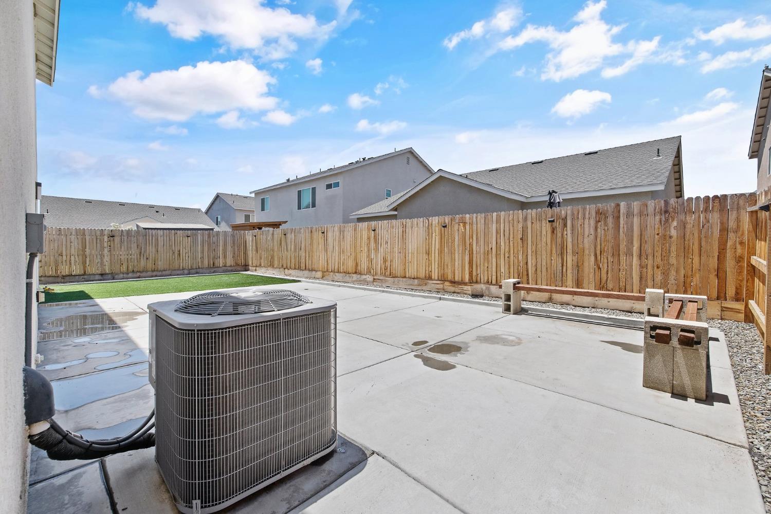 1754 N Aster Lake Rd, Hanford, CA 93230