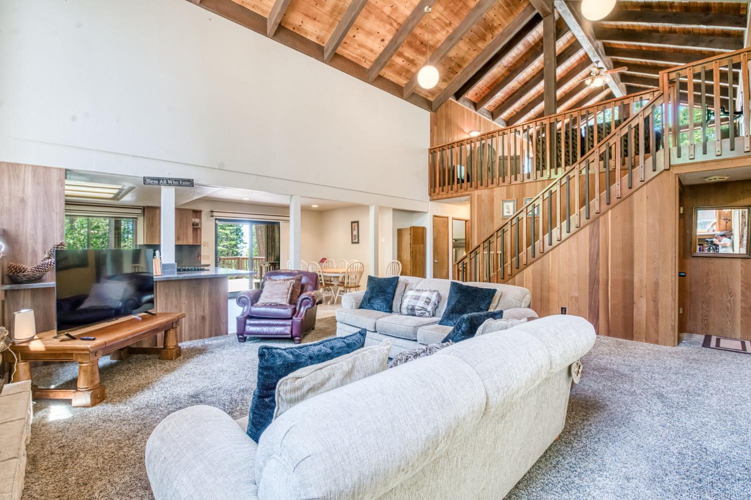 39145 Checkerbloom Ln, Shaver Lake, CA 93664