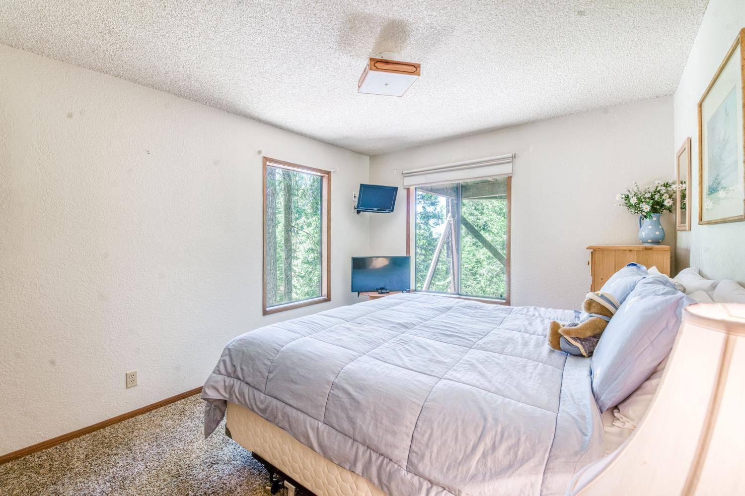 39145 Checkerbloom Ln, Shaver Lake, CA 93664