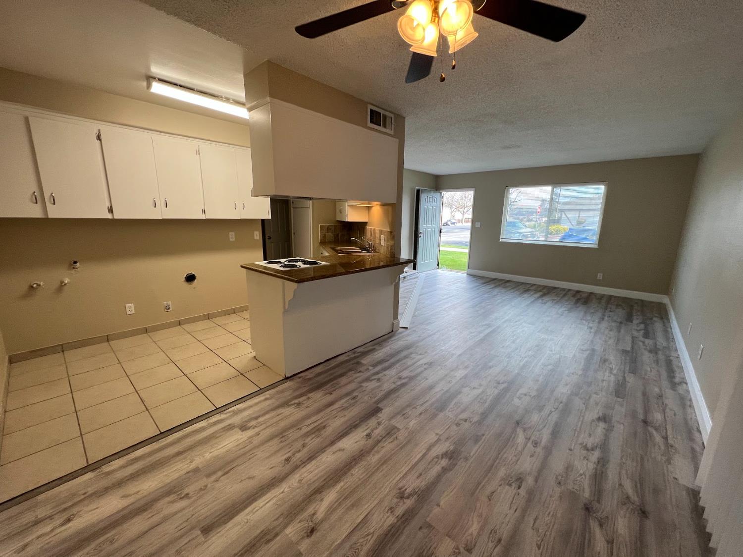 1205 F St, Reedley, CA 93654