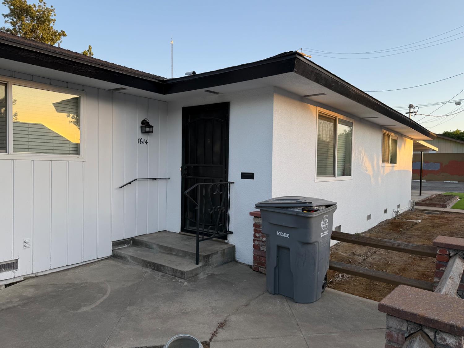 1205 F St, Reedley, CA 93654