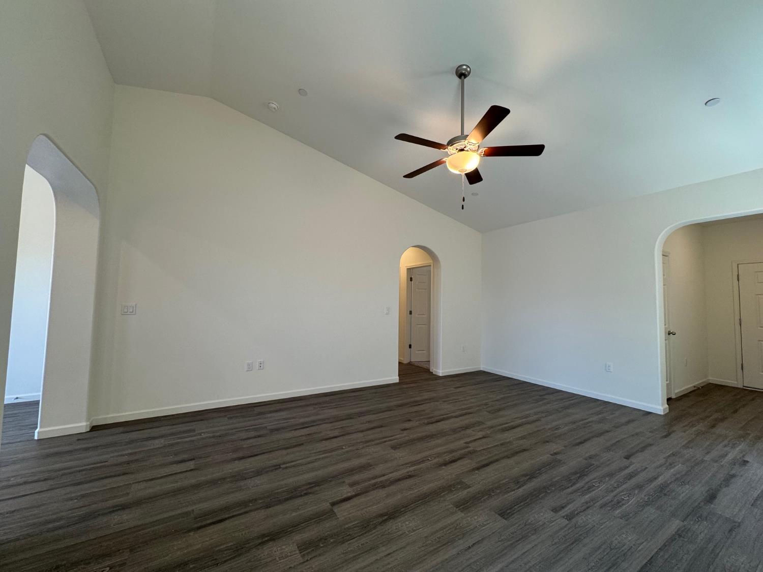 1225 E Orange St, Avenal, CA 93204