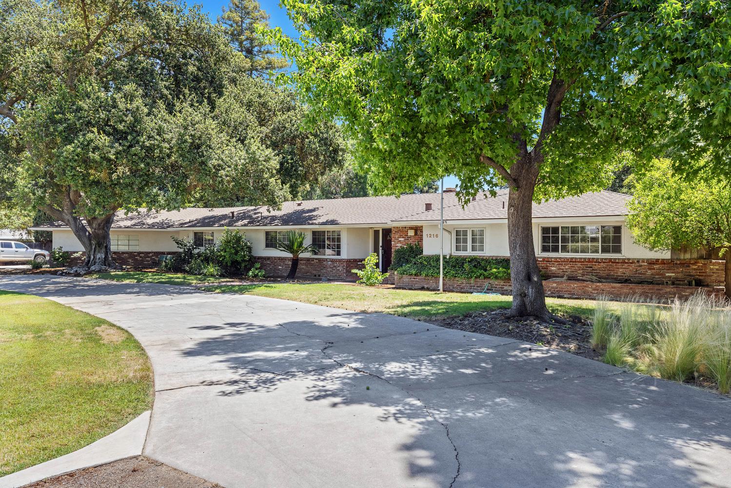 1216 E Pico Ave, Fresno, CA 93704