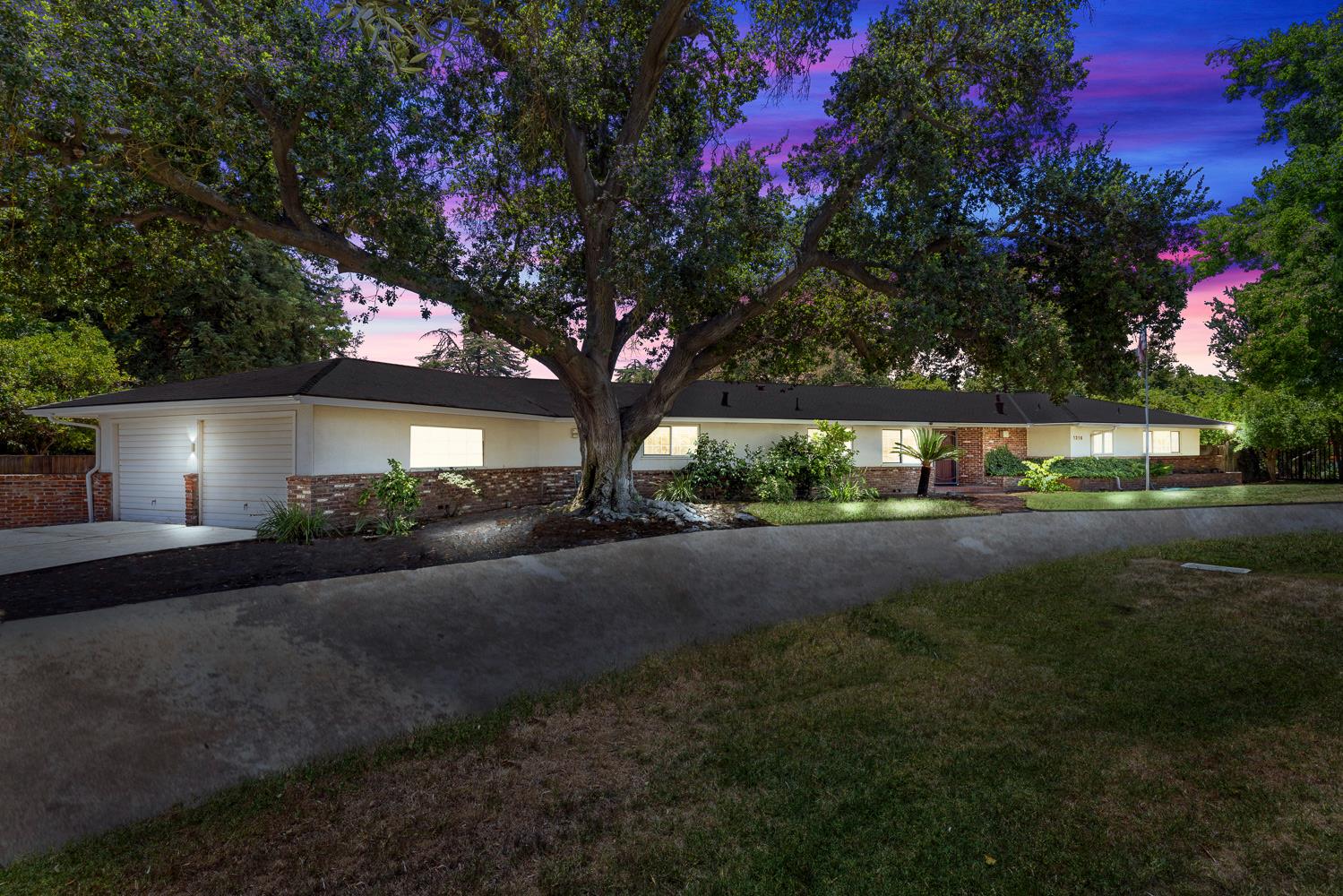 1216 E Pico Ave, Fresno, CA 93704