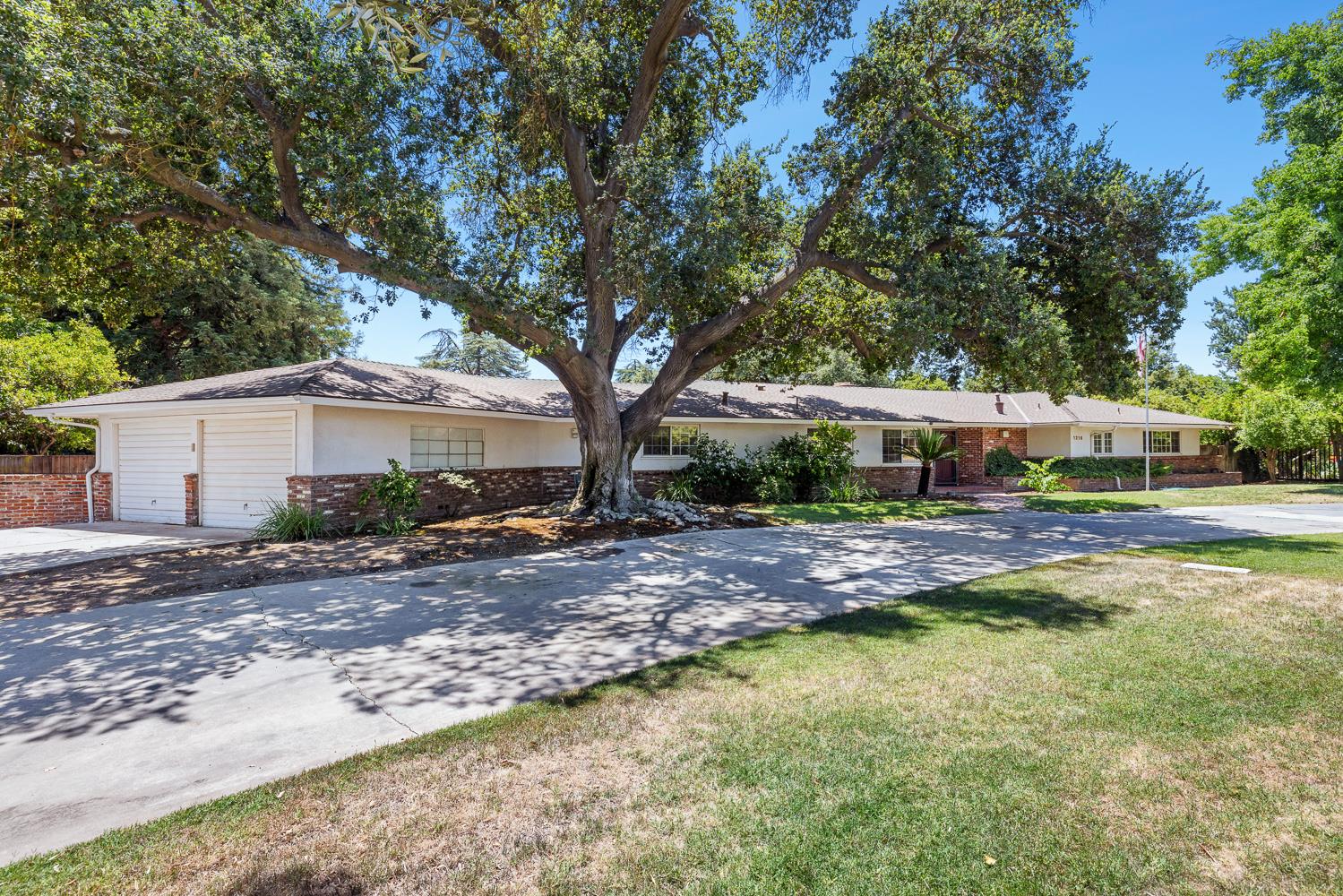 1216 E Pico Ave, Fresno, CA 93704