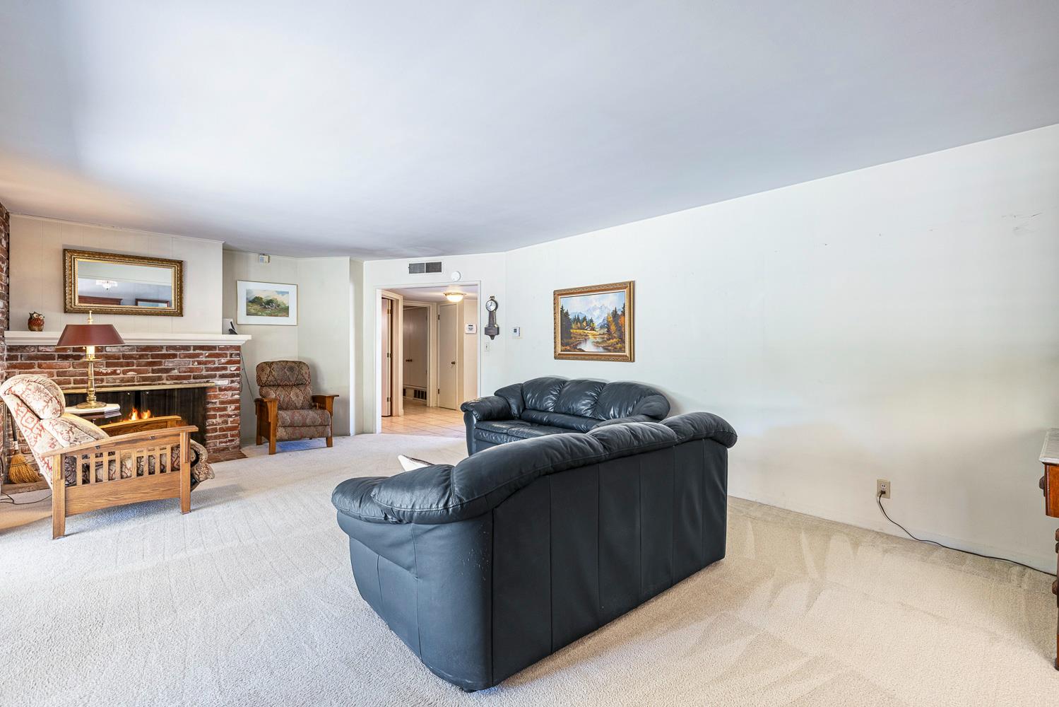 1216 E Pico Ave, Fresno, CA 93704