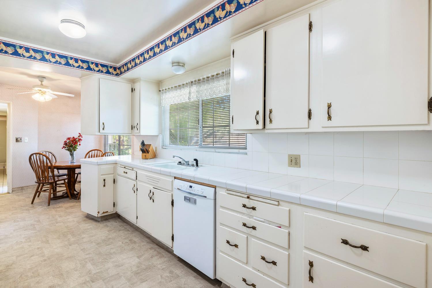 1216 E Pico Ave, Fresno, CA 93704