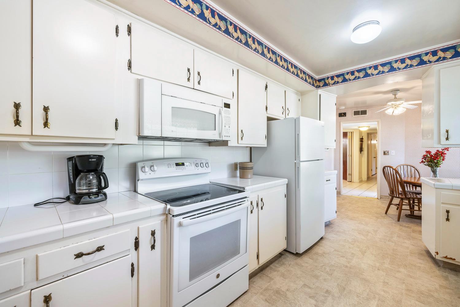 1216 E Pico Ave, Fresno, CA 93704