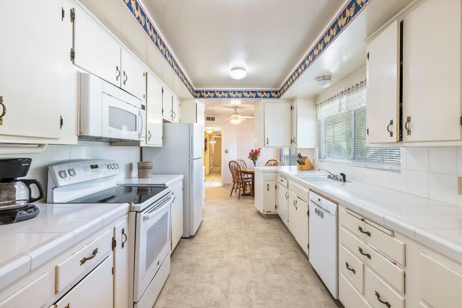 1216 E Pico Ave, Fresno, CA 93704