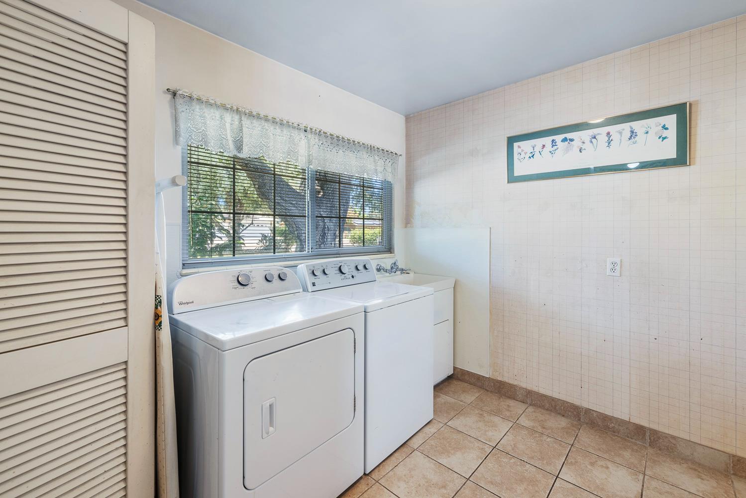 1216 E Pico Ave, Fresno, CA 93704