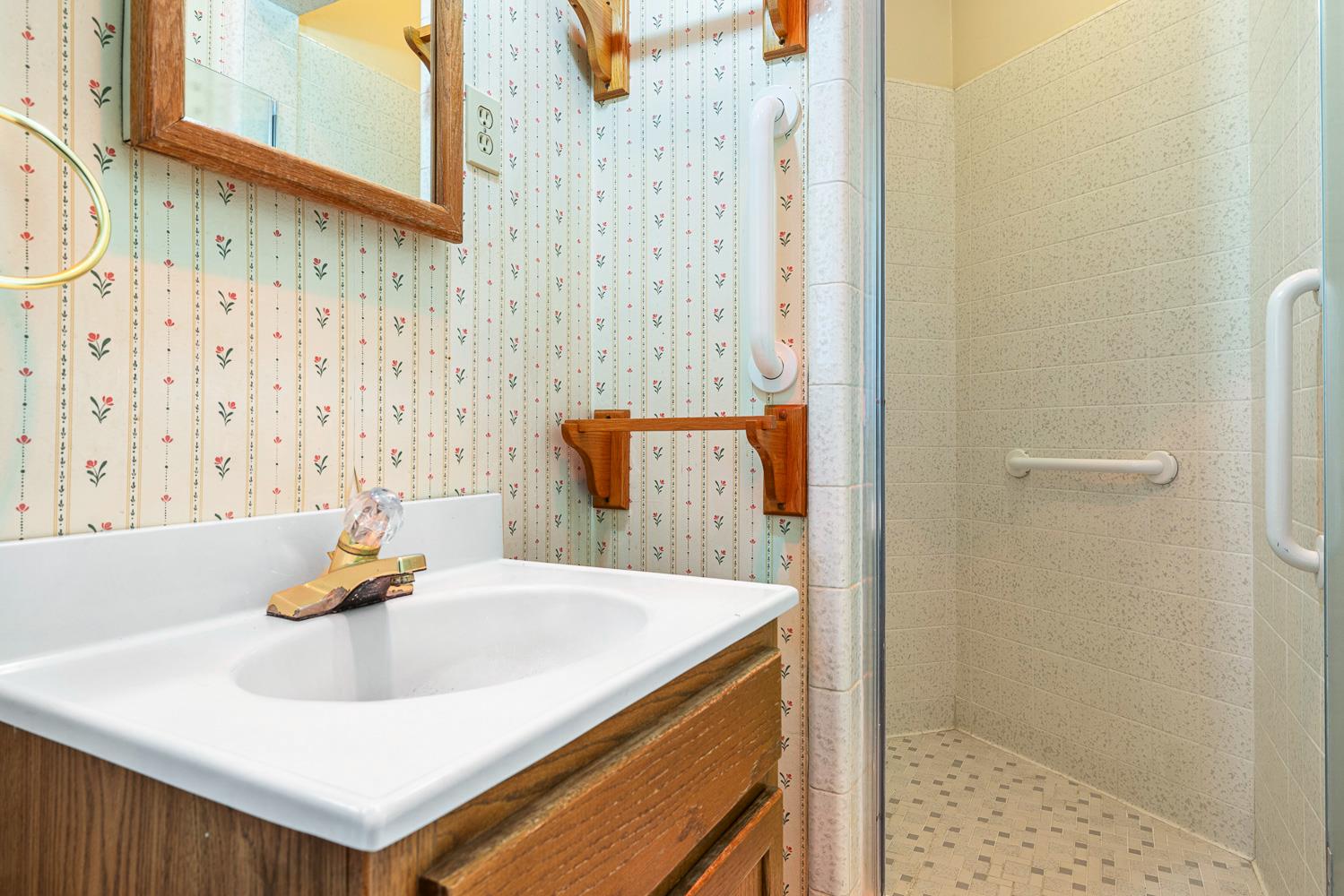 1216 E Pico Ave, Fresno, CA 93704