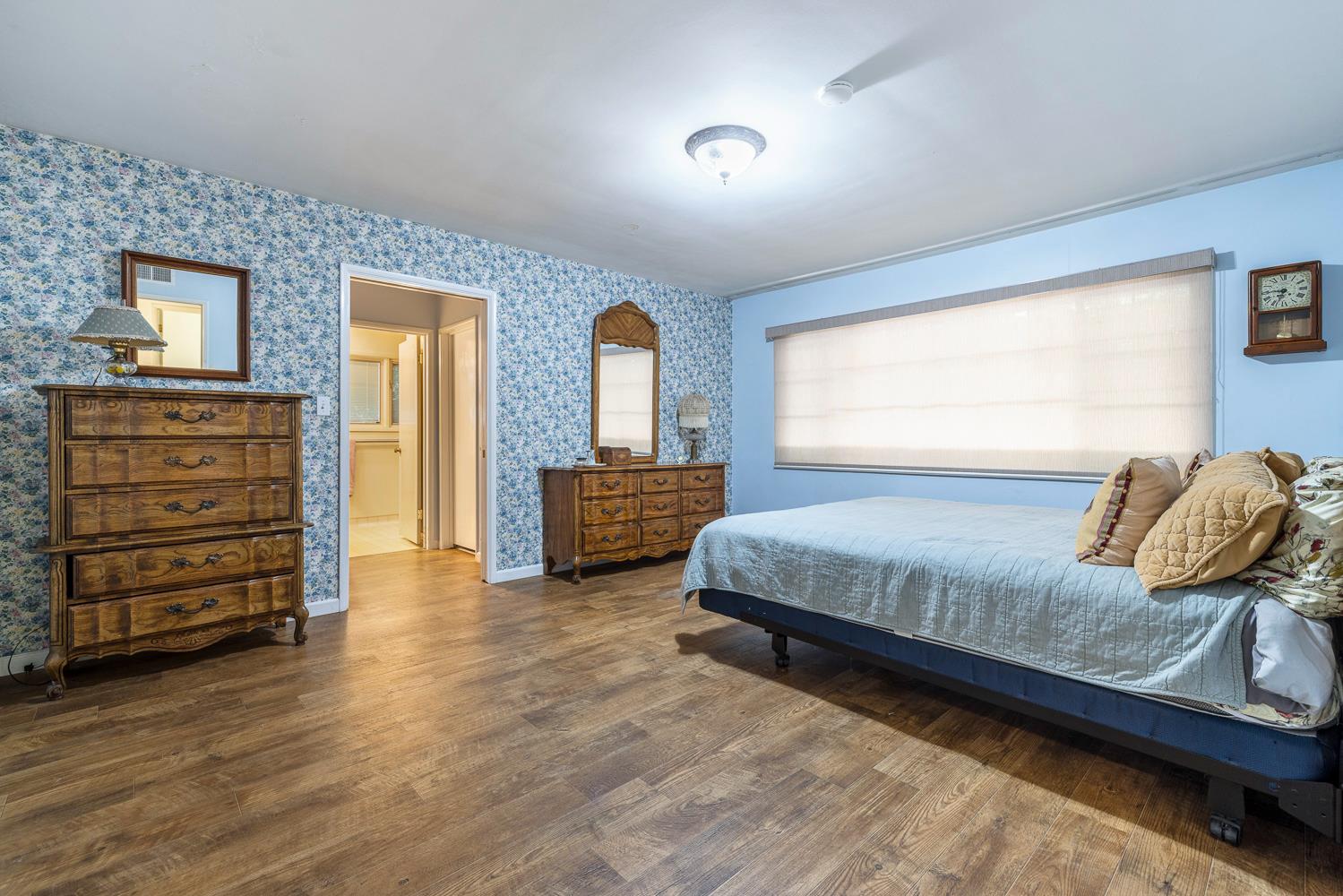 1216 E Pico Ave, Fresno, CA 93704