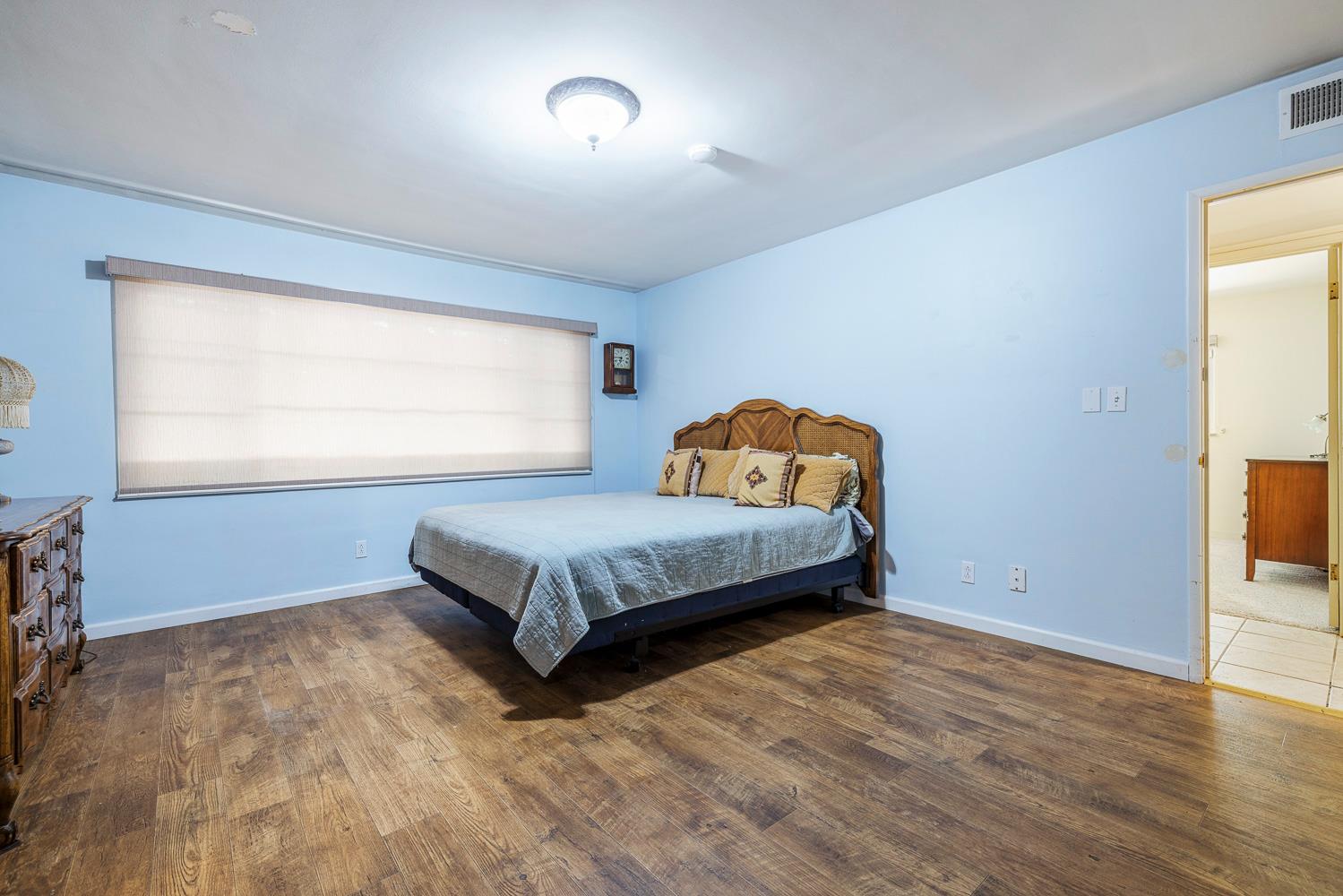 1216 E Pico Ave, Fresno, CA 93704