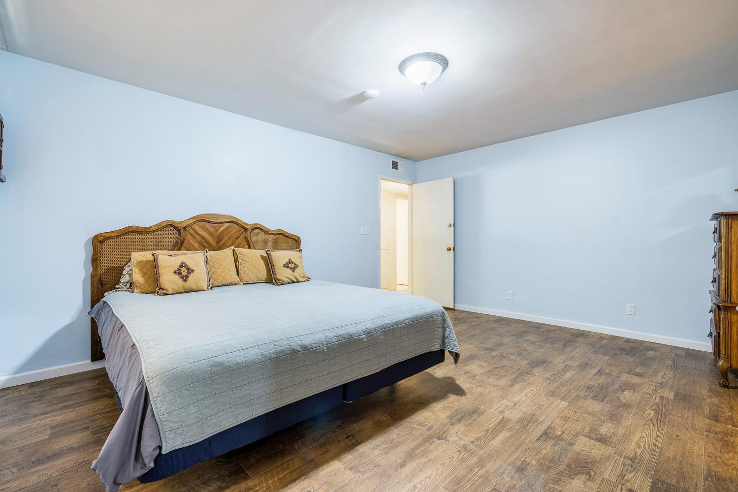 1216 E Pico Ave, Fresno, CA 93704