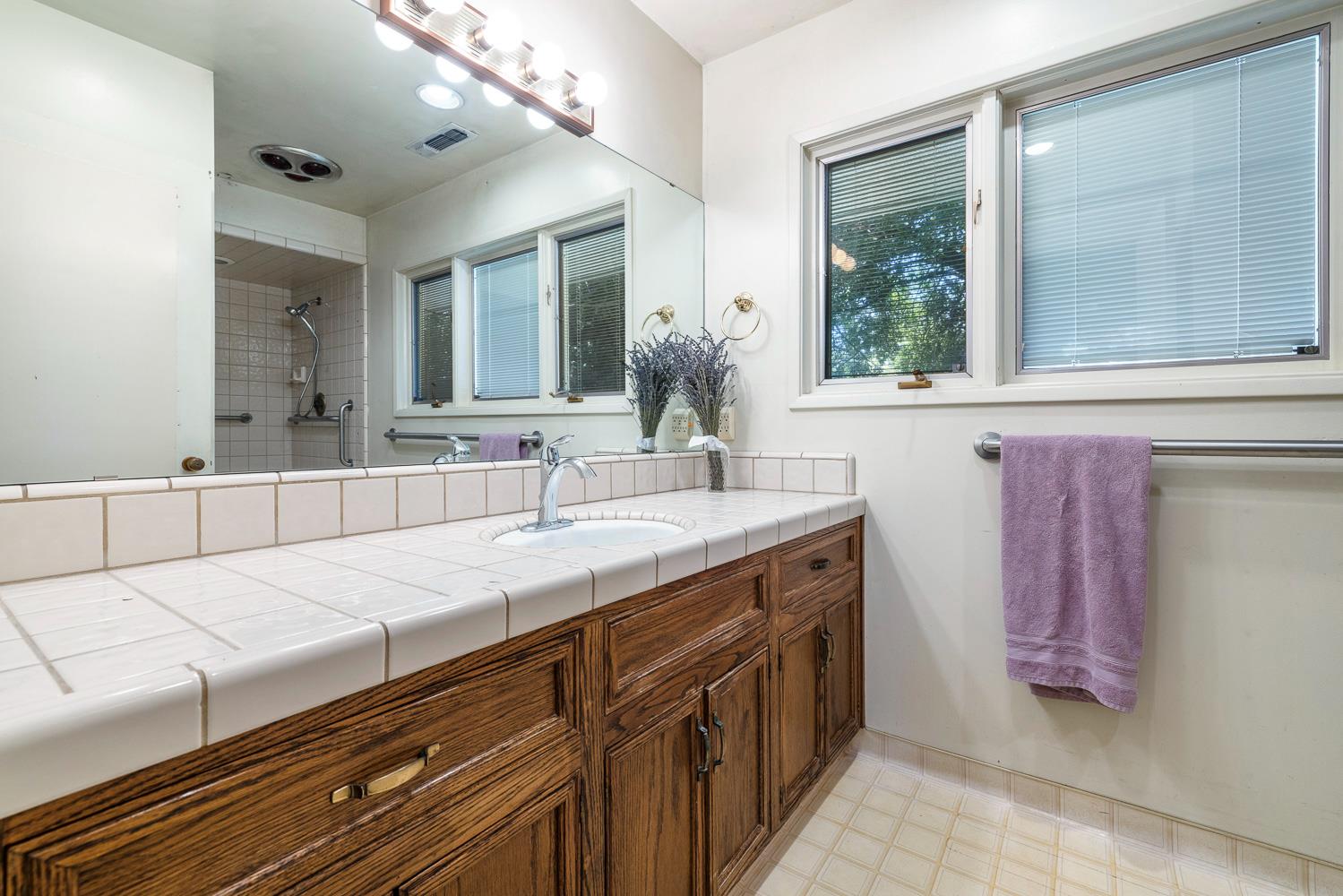 1216 E Pico Ave, Fresno, CA 93704