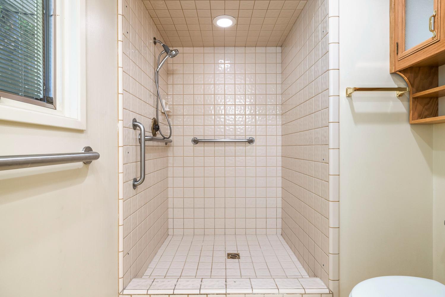 1216 E Pico Ave, Fresno, CA 93704